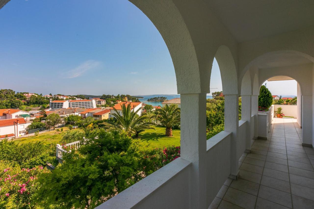 Apartments Vila Antula Banjol Exterior foto